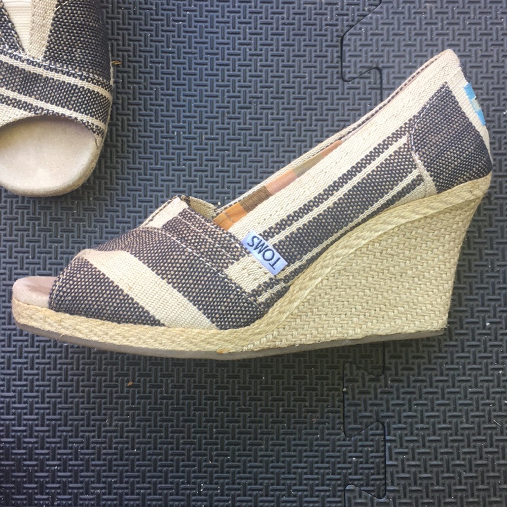 Toms Wedges size W6 - Picture 3 of 4